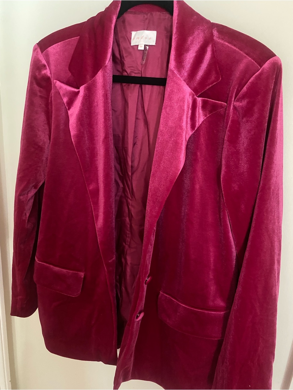 entro Velvet Blazer in Rich Fuchsia